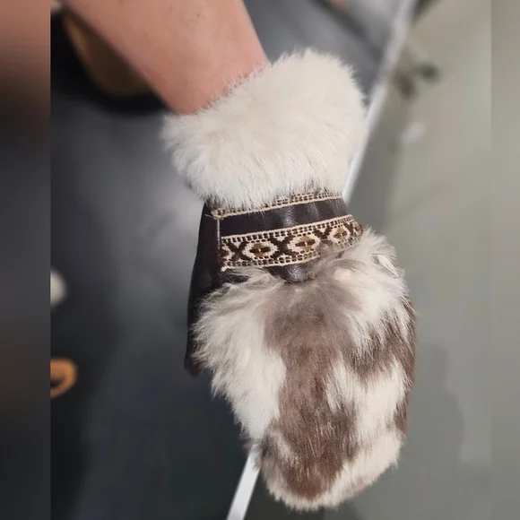 Luxury Vintage Leather & Fur Nordic Mittens Artisan Handmade Winter Gloves. - Picture 15 of 15